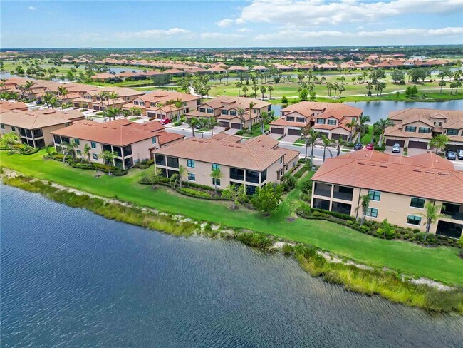 Building Photo - 10805 Tarflower Dr
