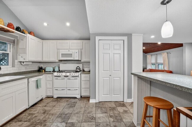 Building Photo - 4525 Avenue B