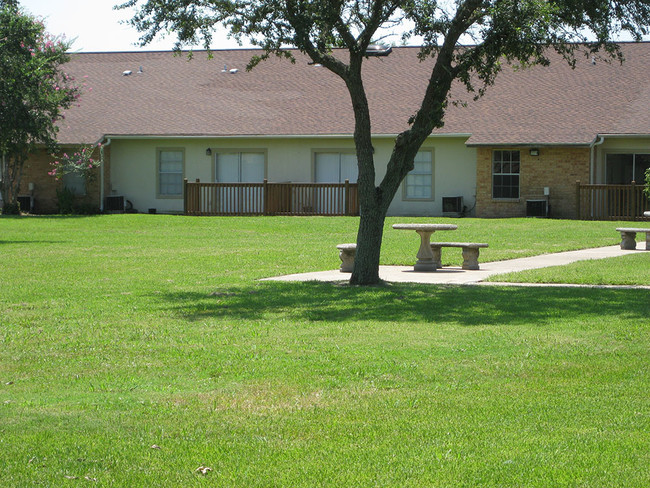 Picnic Benches - Heatherbrook Apartments - Senior Living