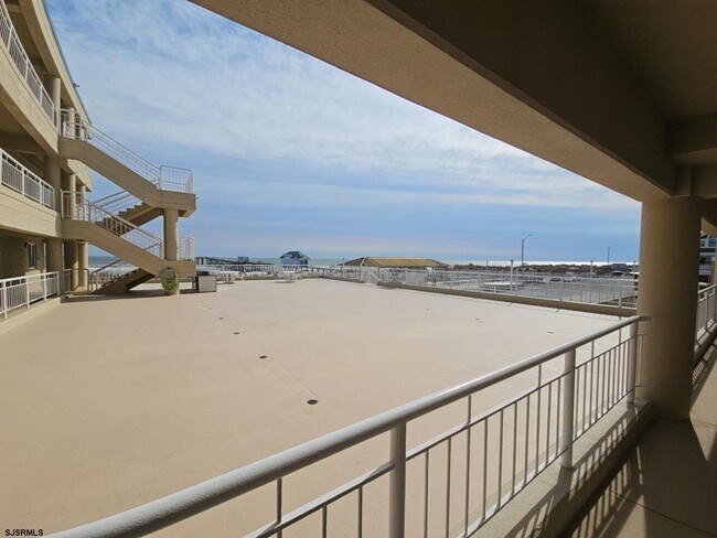 Building Photo - 6100 Boardwalk