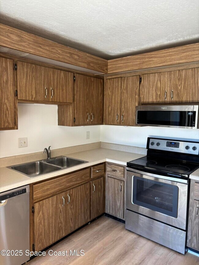 Building Photo - 3915 Vista Oaks Cir NE