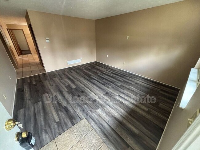 Building Photo - 983-A Pom Court