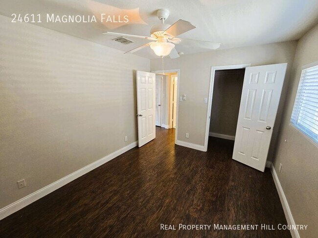 Building Photo - 24611 Magnolia Falls