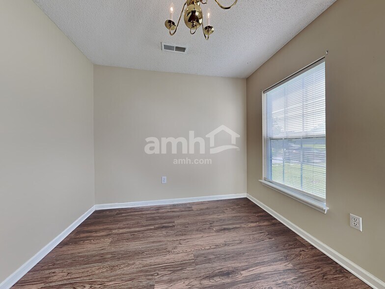 Building Photo - 5001 Athol St