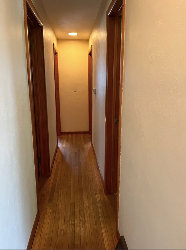 Building Photo - 410 N Hillsdale Dr
