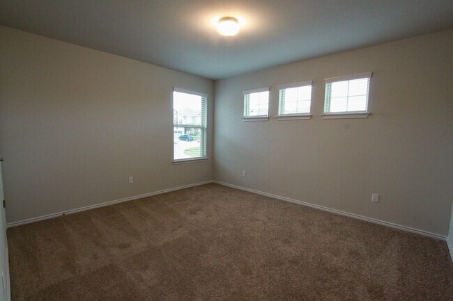 Building Photo - Newly Built 3 Bedroom, 2.5 Bath House in Round Rock's University Park Villas