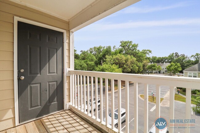 Building Photo - Bright, Freshly Updated 2BR/2BA Condo at T...