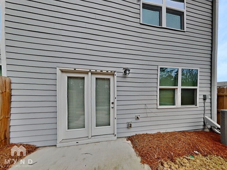 Building Photo - 2635 Coventry St SW