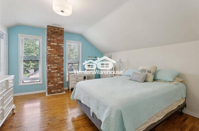 Building Photo - 1031 St Clair Ave