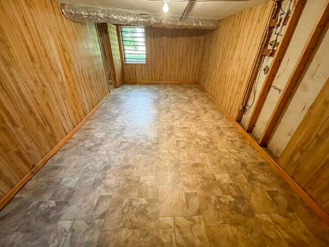 Building Photo - Renovated 3BR Ranch w/Basement