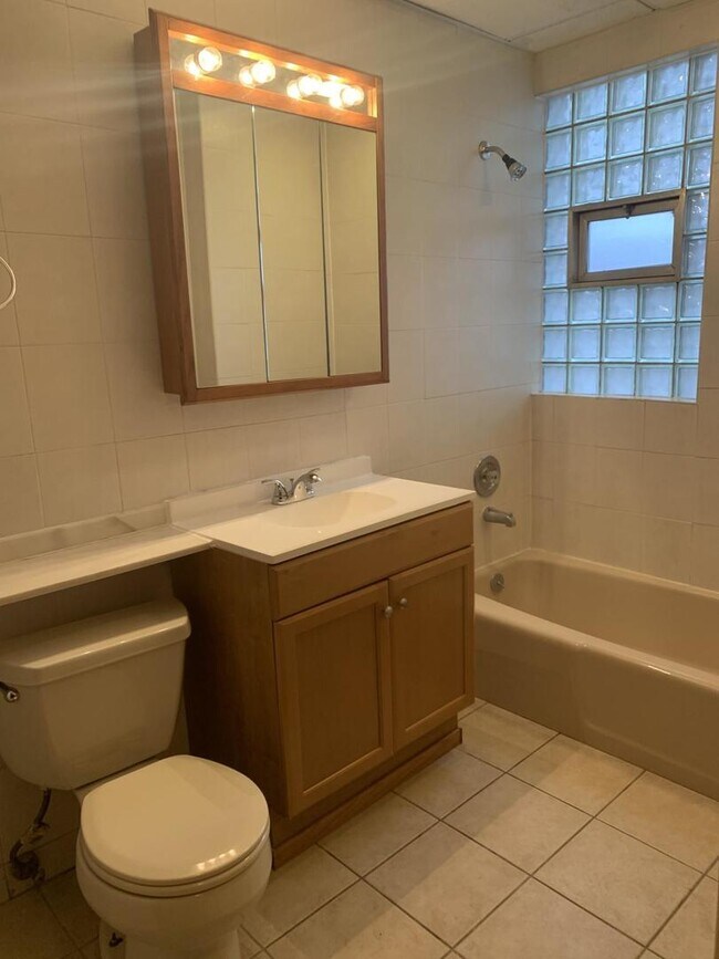 Building Photo - 3038 N Central Ave