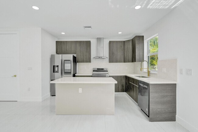 Building Photo - 1213 W Las Olas Blvd