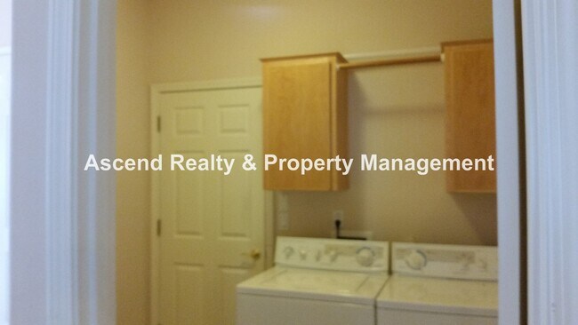 Building Photo - Bethany 4 Bed One Bed & Full Bath on Main Fenced Yard w/EV Charger Close to Schools & Shopping