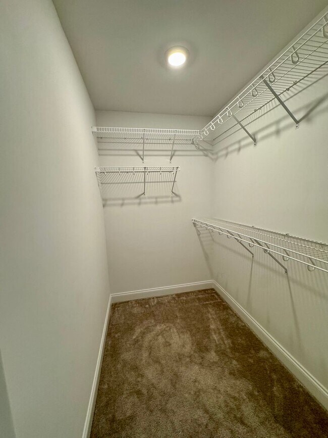 Building Photo - ***FIRST MONTHS RENT HALF PRICE***3BR/2.5B...