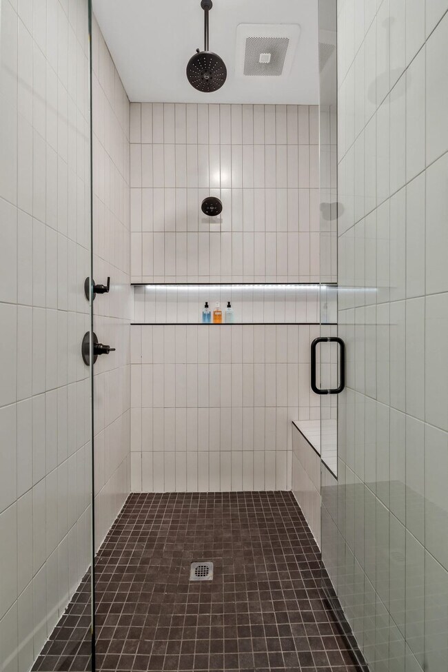 Building Photo - 1007 12th Ave N