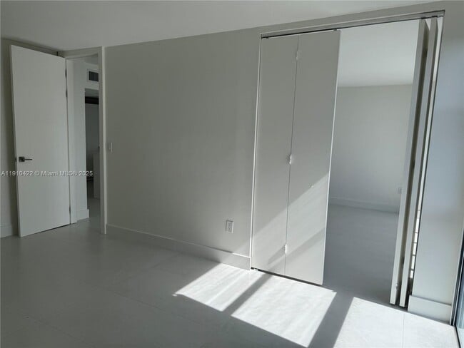 Building Photo - 3625 N Country Club Dr