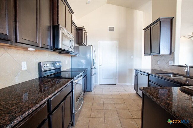Building Photo - 5201 Cicero Dr