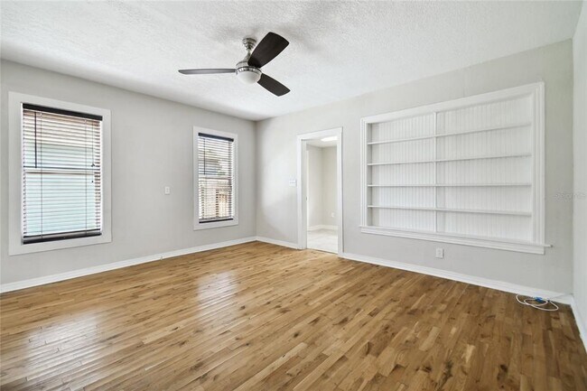 Building Photo - 308 N Gomez Ave
