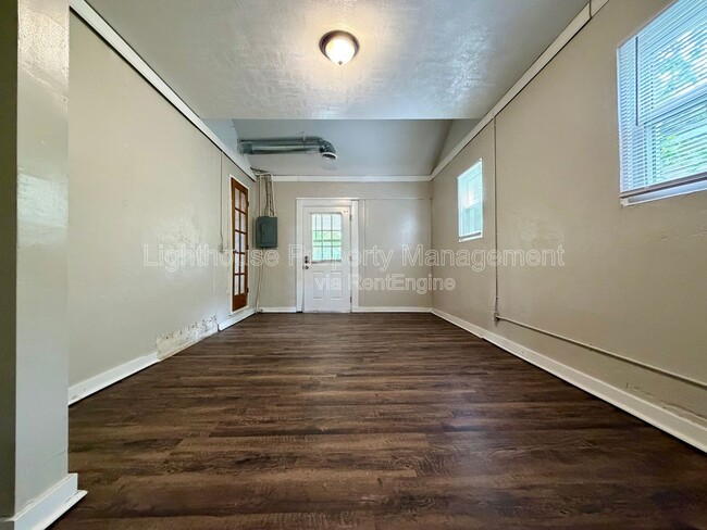 Building Photo - 2449 Hillside Dr NW