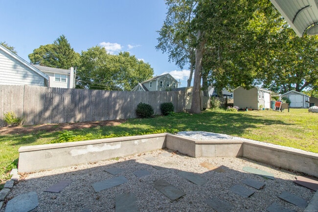 Building Photo - 38 Mohican Rd