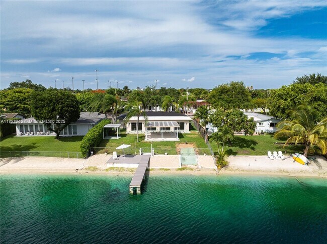 Building Photo - 5020 SW 92nd Ave