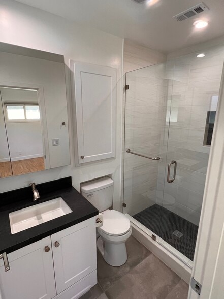 Building Photo - 6641 Glade Ave