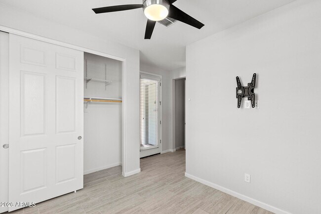 Building Photo - 130 N Bay Dr