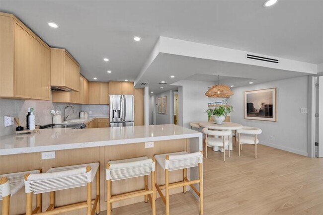 Building Photo - 525 N Ocean Blvd
