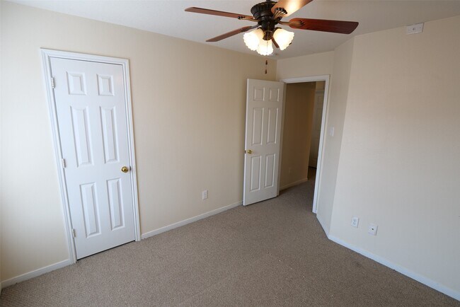 Building Photo - 5042 Oak Stand Ct