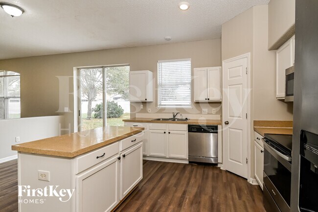 Building Photo - 12734 Kings Lake Dr