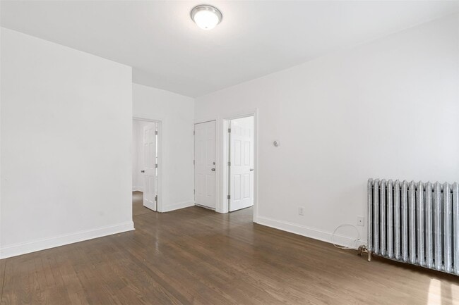 Building Photo - 281 Violet Ave