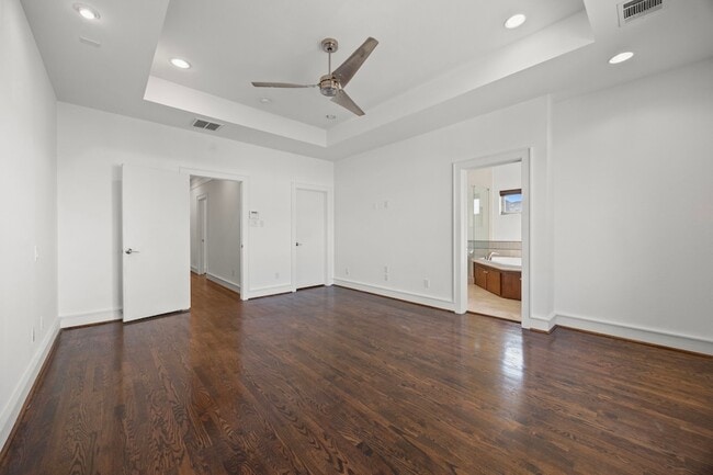 Building Photo - 5707 Schuler St