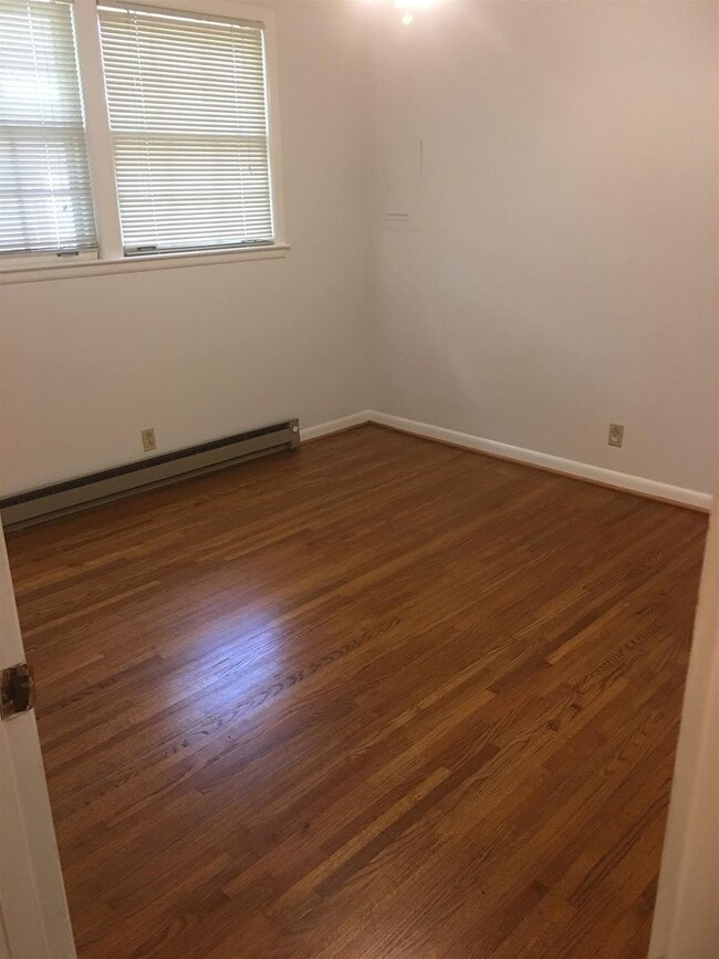 Building Photo - Awesome Blair BLVD Duplex!