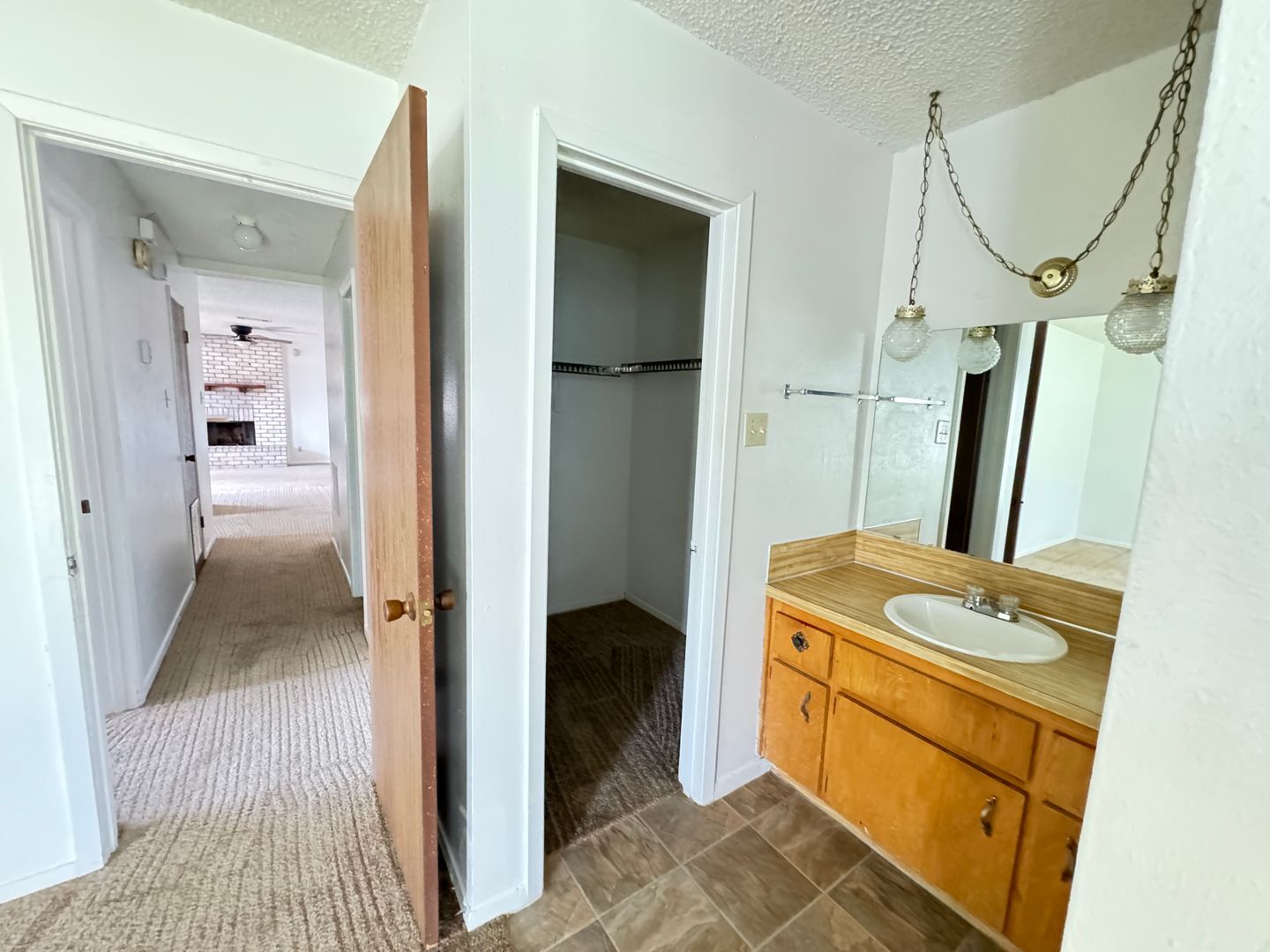 Building Photo - 2112 Hinkle Ave