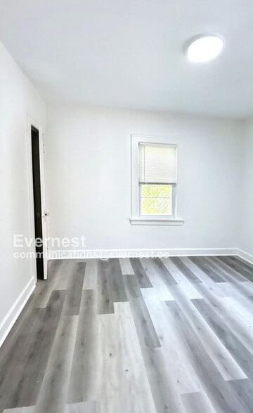 Building Photo - 792 E 232nd St