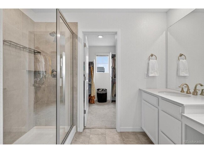 Building Photo - Spacious & Bright, Multi-Level 3BR 3BA in Commerce City w/ Private Yard!