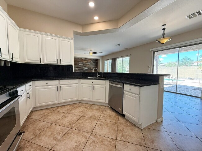 Building Photo - "Spacious 3-Bedroom/2 Full Bath Home with ...