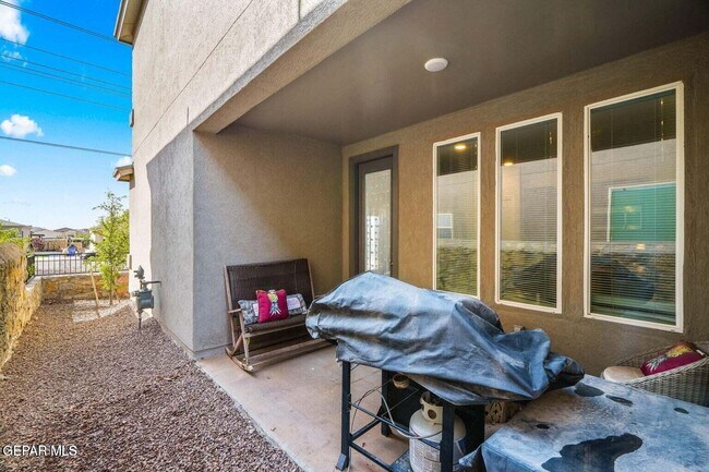 Building Photo - 14947 Pebble Hills Blvd