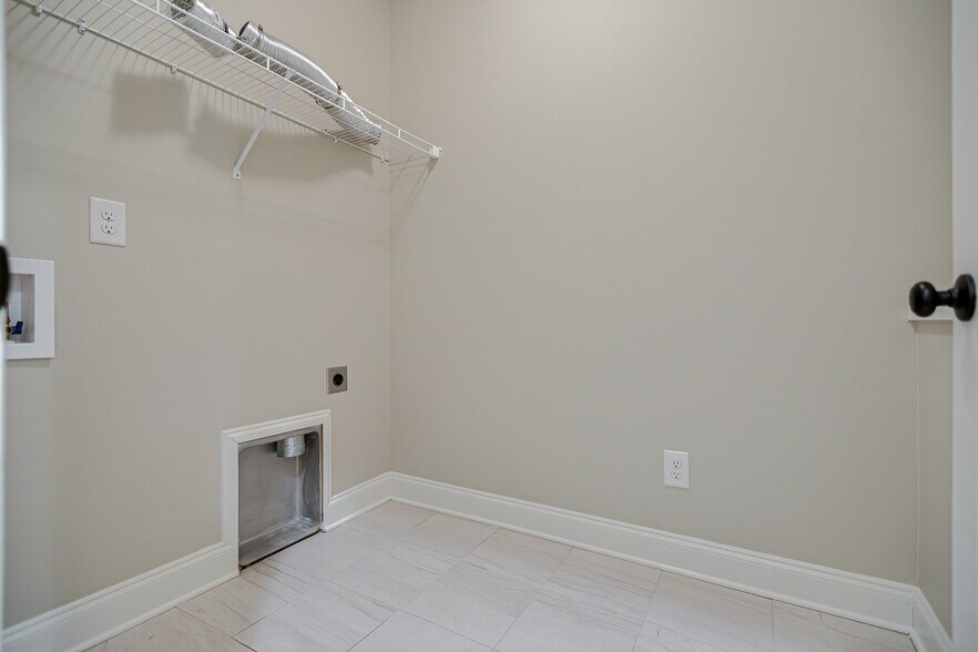 Building Photo - 2576 Wellesley Square Dr