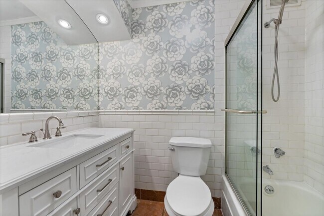 Building Photo - 1 E Scott St