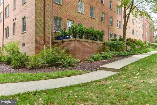 Building Photo - 2210 Washington Ave