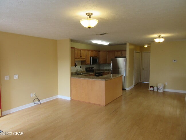 Building Photo - 820 Premier Dr