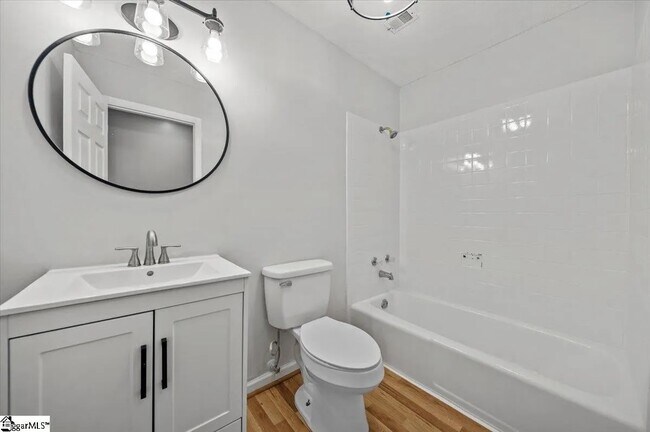 Building Photo - 213 Fisher Ave