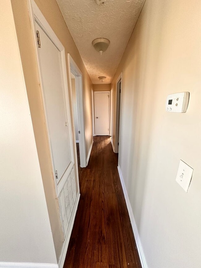 Building Photo - 505 Warren Rd NE