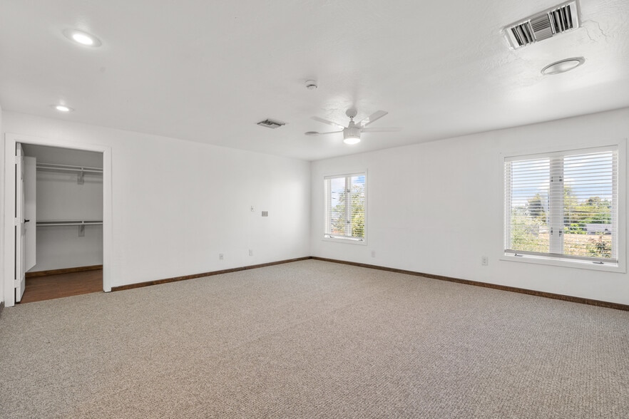 Building Photo - 3319 E Indian School Rd