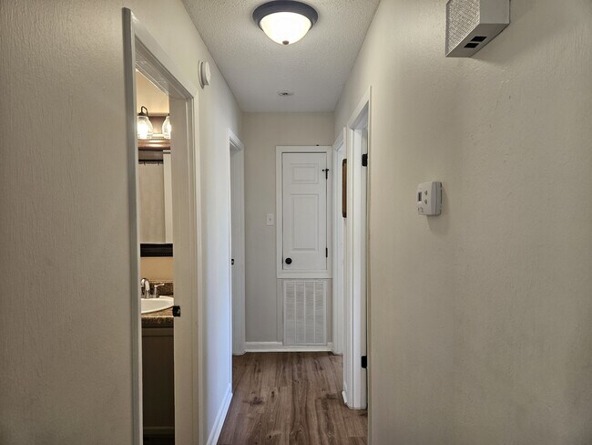 Building Photo - 6659 Julliard Dr