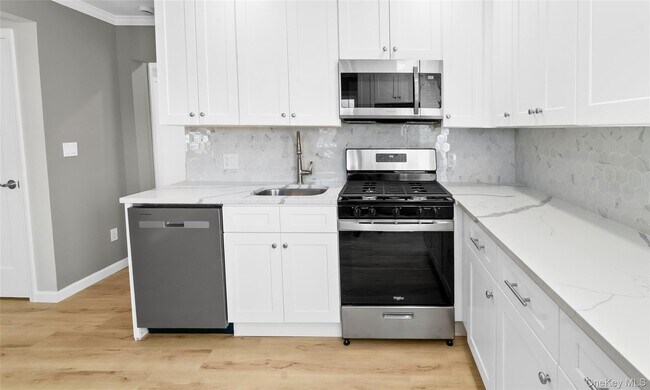 Building Photo - 5 Madison St