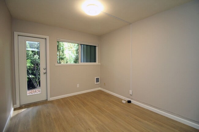 Building Photo - 4 Touchstone Dr