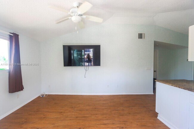 Building Photo - 812 Chukker Rd
