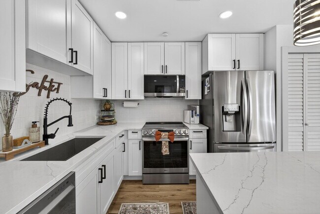 Building Photo - 701 37th St